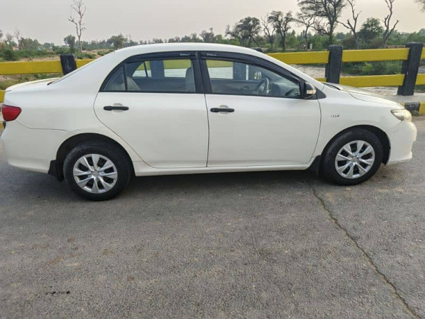 toyota-corolla-xli-2011-big-3