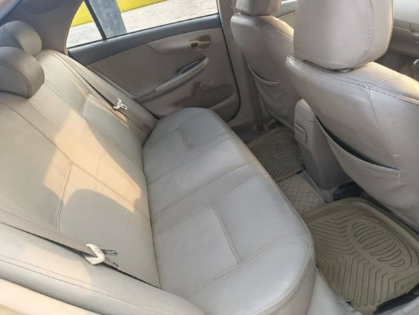 toyota-corolla-xli-2011-big-8