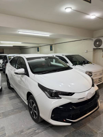toyota-yaris-ativ-cvt-auto-2525-big-1