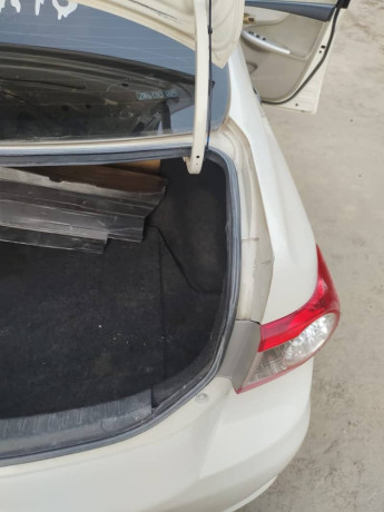 toyota-corolla-gli-2012-big-13