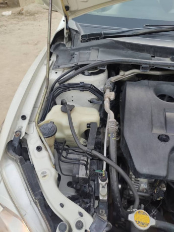 toyota-corolla-gli-2012-big-9