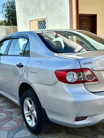 toyota-corolla-gli-2011-big-4