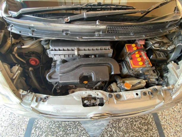 daihatsu-mira-2007-big-9