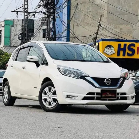 nissan-note-e-power-2018-big-0