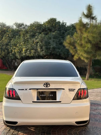 toyota-mark-x-2005-big-5