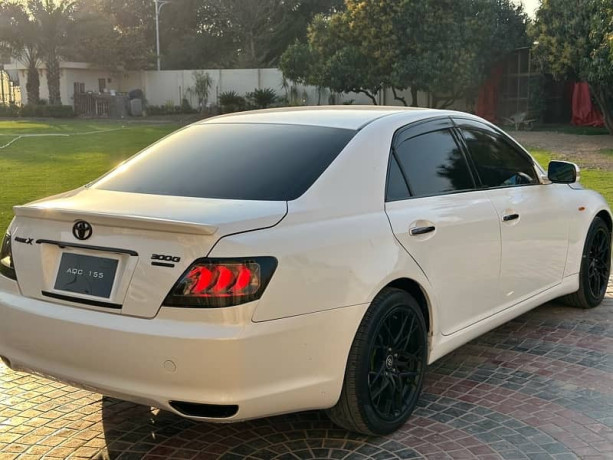 toyota-mark-x-2005-big-11