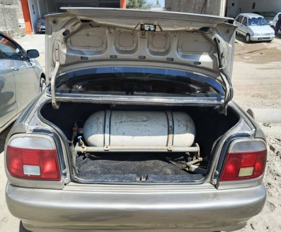 suzuki-baleno-2005-big-8