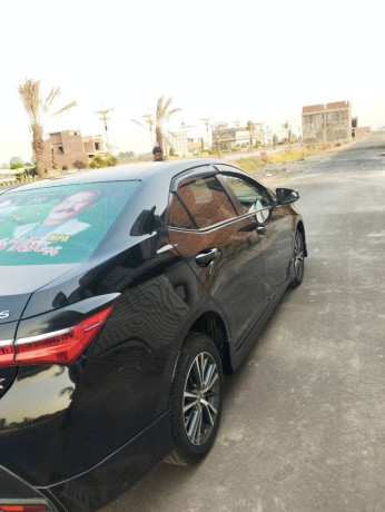 toyota-corolla-altis-automatic-16-2018-big-2