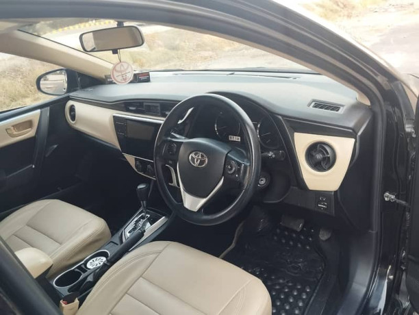 toyota-corolla-altis-automatic-16-2018-big-6