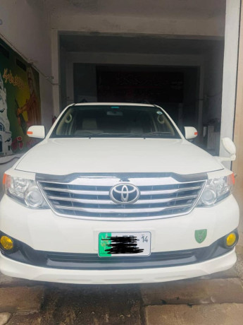 toyota-fortuner-2014-model-big-5