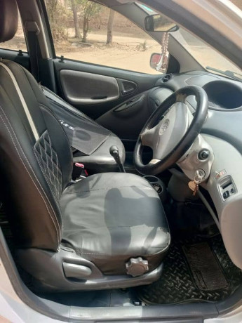 toyota-vitz-2013-big-17