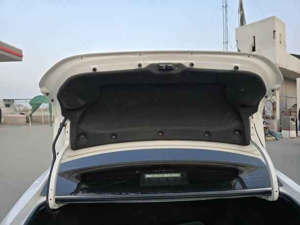 toyota-corolla-gli-2020-super-white-big-15