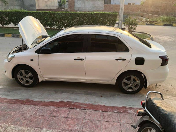 toyota-belta-2006-big-5