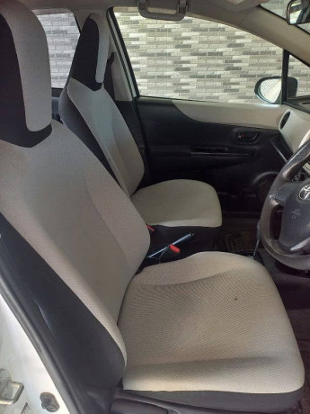 toyota-vitz-2014-big-9