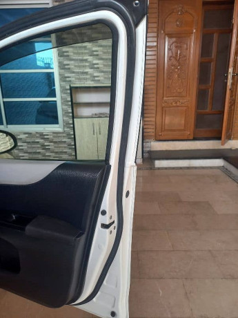 toyota-vitz-2014-big-11