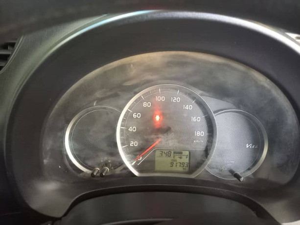 toyota-vitz-2014-big-17