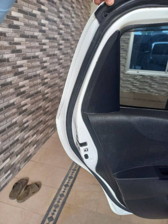 toyota-vitz-2014-big-15