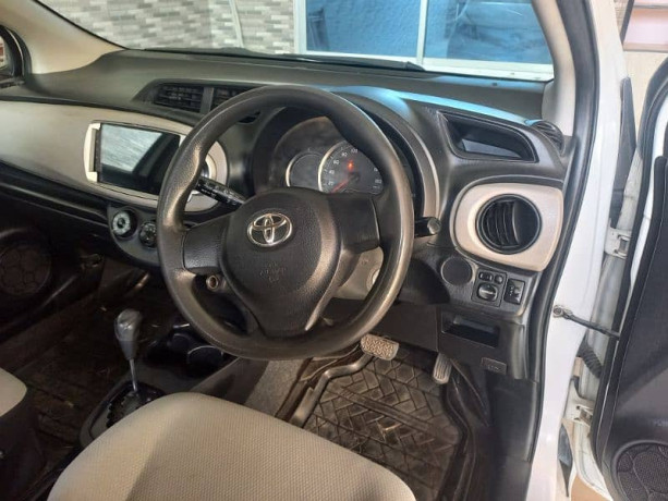 toyota-vitz-2014-big-7
