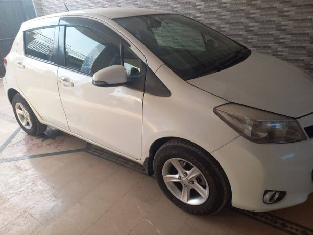 toyota-vitz-2014-big-2