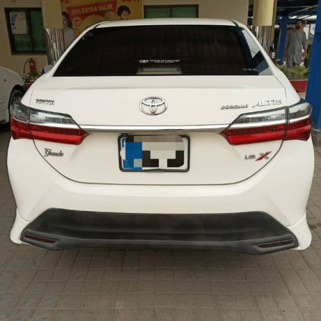 toyota-altis-grande-18-x-cvt-i202122-big-1