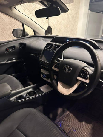 toyota-prius-2021-big-1