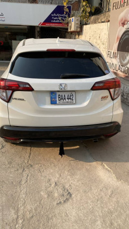 honda-vezel-rs-2017-model-2023-imported-big-6