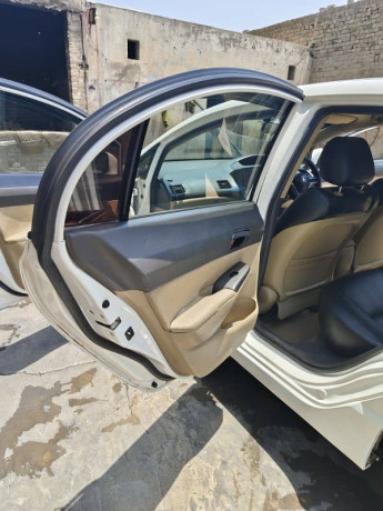 honda-civic-vti-2010-big-11