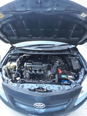toyota-corolla-gli-2010-big-7
