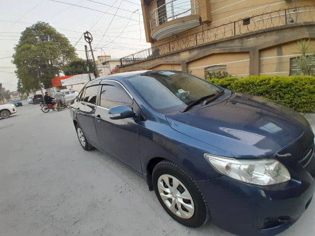toyota-corolla-gli-2010-big-6