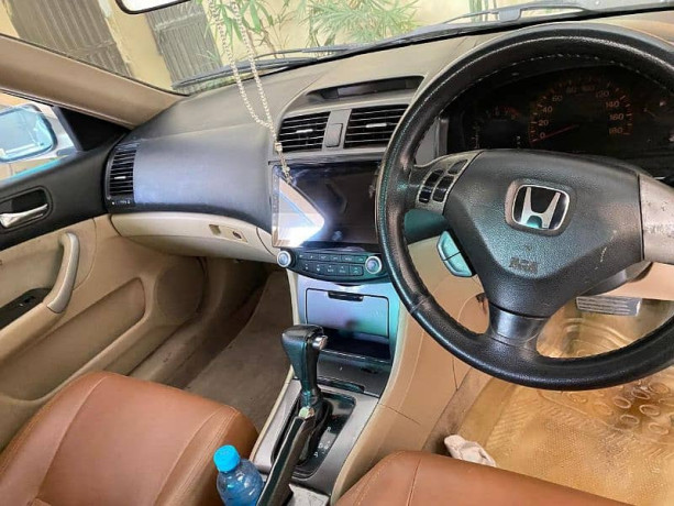 honda-accord-2004-big-4
