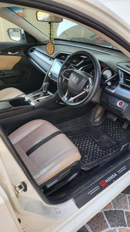 honda-civic-turbo-15-2016-big-9