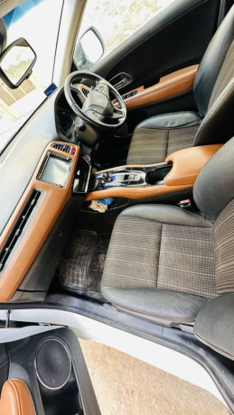 honda-vezel-car-model-2016-condition-1010-big-2