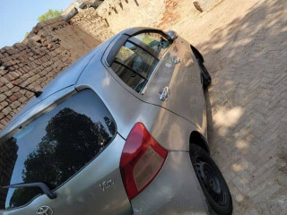 toyota-vitz-2005