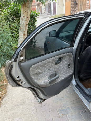 suzuki-baleno-2003-big-5