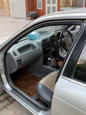 suzuki-baleno-2003-big-8