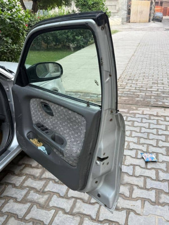 suzuki-baleno-2003-big-6