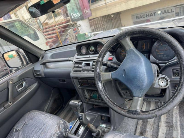 mitsubishi-pajero-exceed-28d-1996-big-3