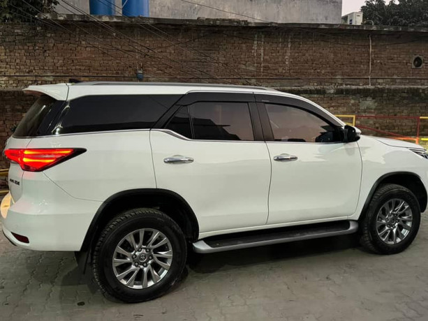 toyota-fortuner-28-2022-model-big-4