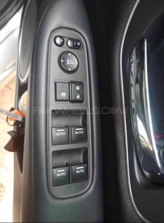 honda-vezel-z-sensing-full-option-45-grade-201721-big-1
