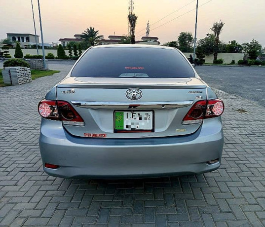 lady-doctor-driven-toyota-gli-2012-mt-new-crystal-lights-variant-big-1