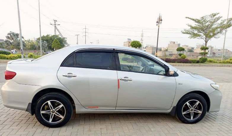 lady-doctor-driven-toyota-gli-2012-mt-new-crystal-lights-variant-big-6