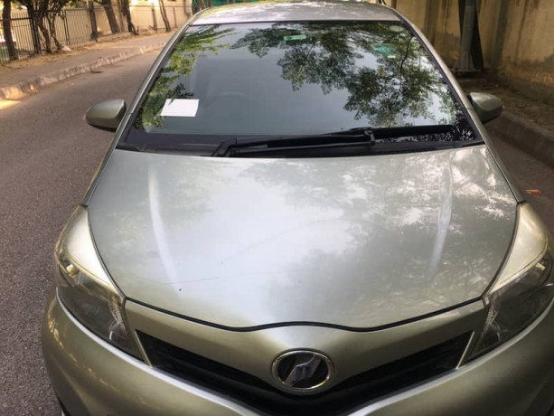 toyota-vitz-2012-big-5
