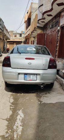 kia-spectra-2002-big-0