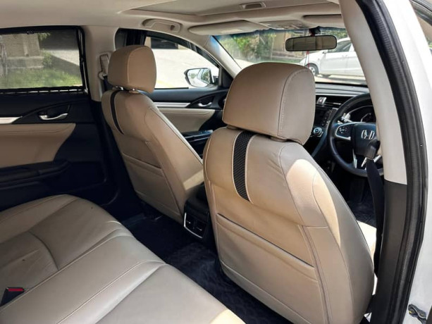 honda-civic-oriel-cvt-i-vtec-model-2020-ug-package-big-14
