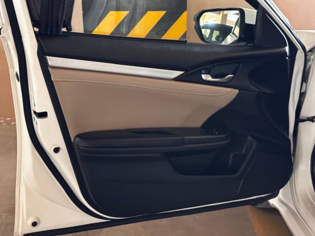 honda-civic-oriel-cvt-i-vtec-model-2020-ug-package-big-12