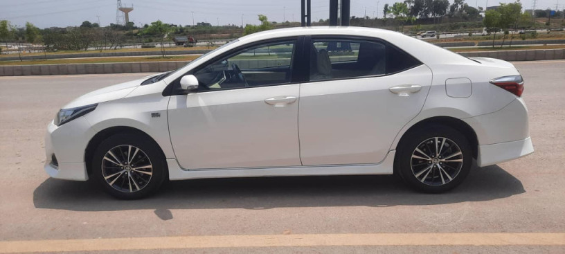 toyota-corolla-altis-16x-automatic-big-6