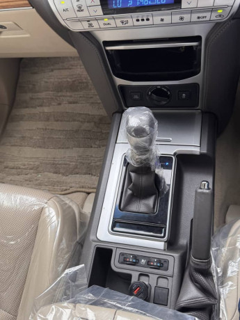 toyota-land-cruiser-prado-tx-l-big-8
