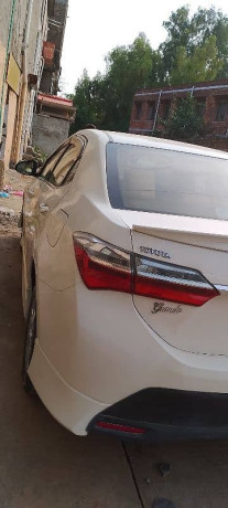 toyota-corolla-altis-16-automatic-model-2015-big-3