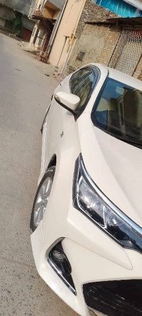 toyota-corolla-altis-16-automatic-model-2015-big-2