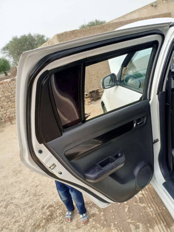 suzuki-swift-dlx-automatic-big-15